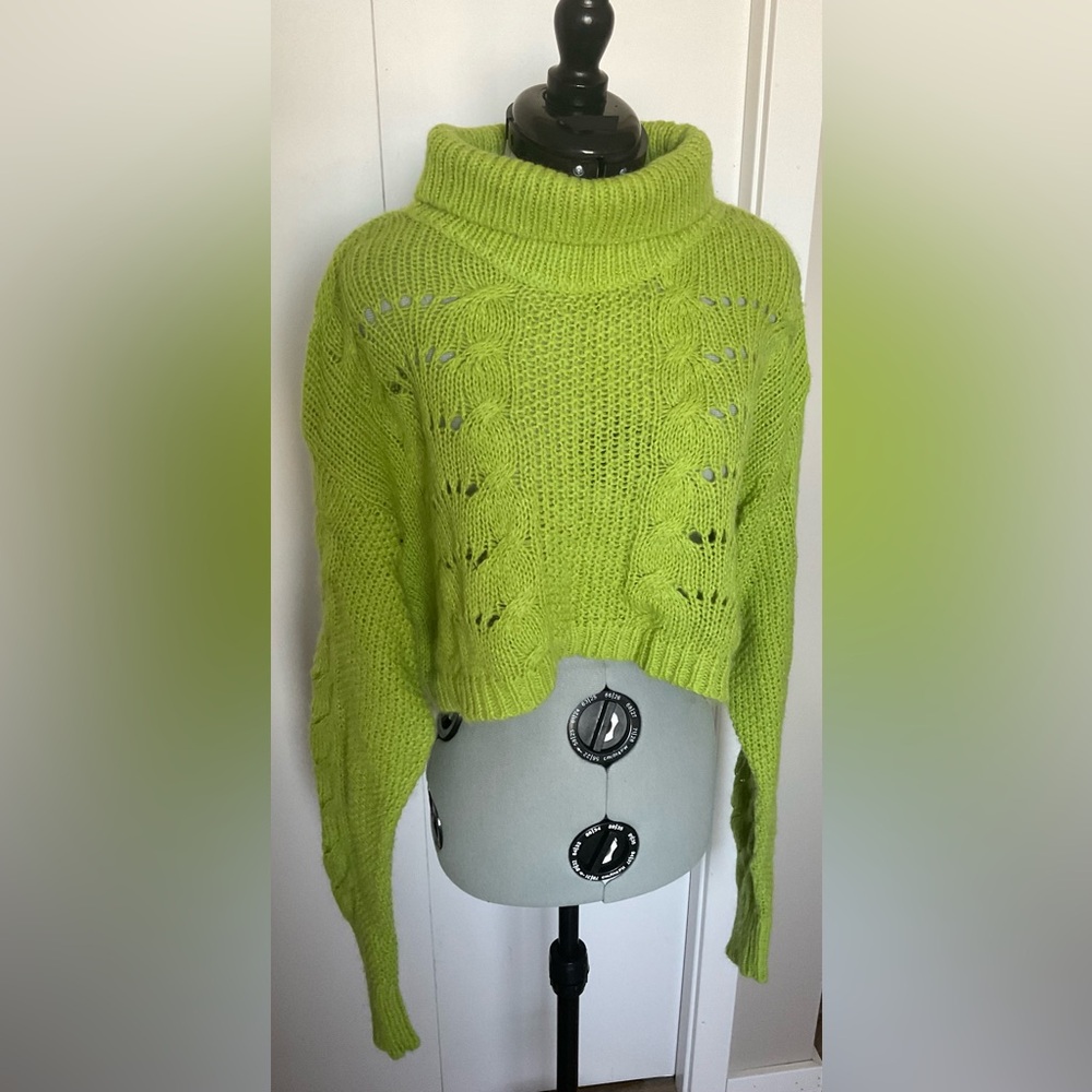 Delias green cropped sweater size xs